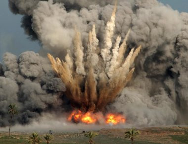 Οι ΗΠΑ εκτόξευσαν στο Αφγανιστάν την μη πυρηνική «μητέρα όλων των βομβών» (φωτό & βίντεο)